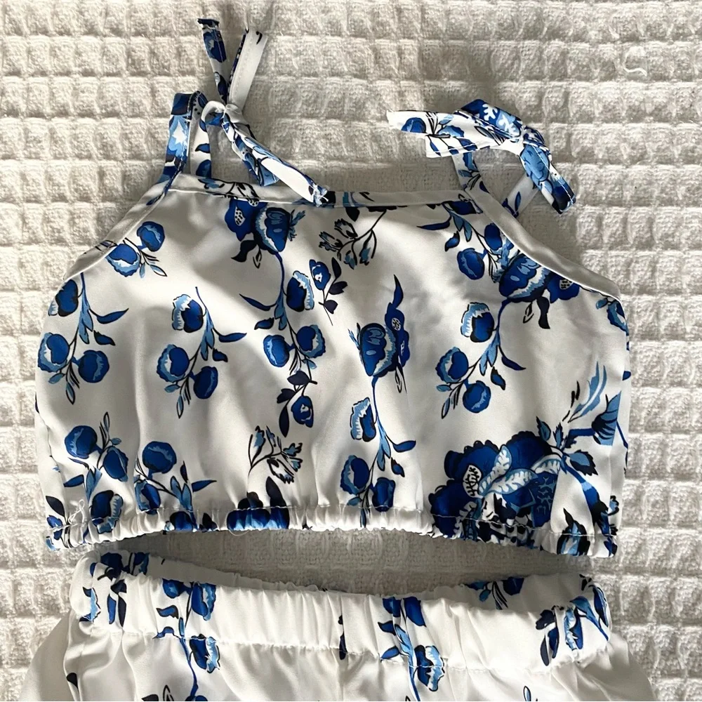SHEIN little girls 9-12M blue and white print matching set
